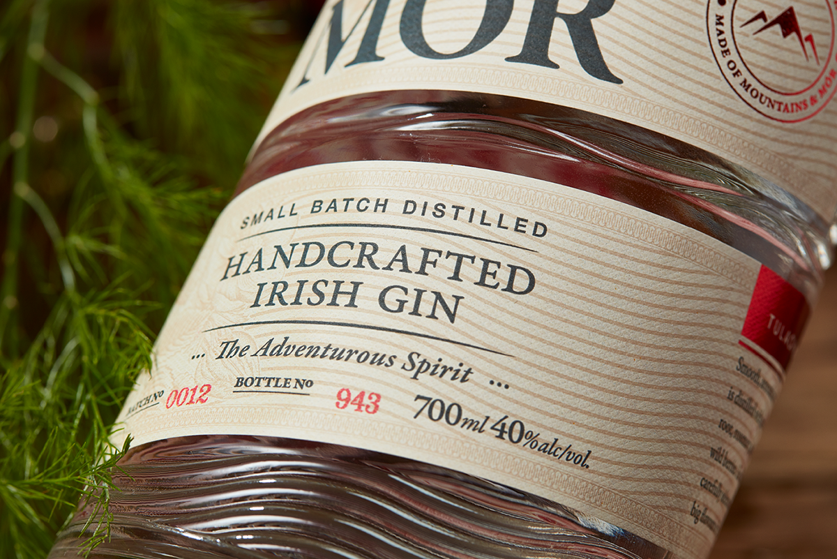 Mor松子酒品牌包裝設(shè)計欣賞，松子酒品牌，酒品牌包裝設(shè)計，酒品牌vi設(shè)計，酒品牌視覺識別設(shè)計，深圳vi設(shè)計，深圳包裝設(shè)計，深圳品牌視覺識別設(shè)計，左右格局