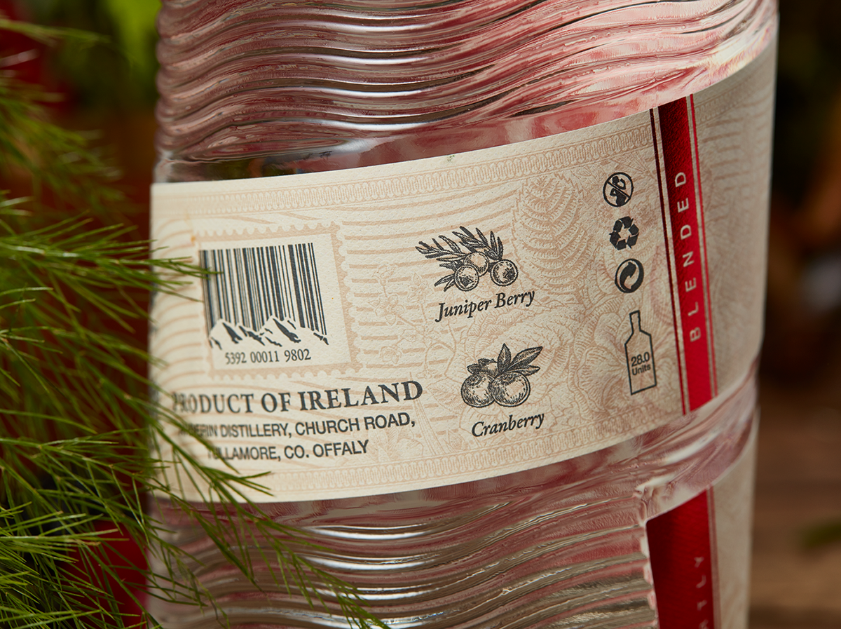 Mor松子酒品牌包裝設(shè)計欣賞，松子酒品牌，酒品牌包裝設(shè)計，酒品牌vi設(shè)計，酒品牌視覺識別設(shè)計，深圳vi設(shè)計，深圳包裝設(shè)計，深圳品牌視覺識別設(shè)計，左右格局