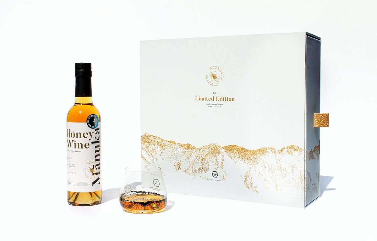 MānukaHoney蜂蜜風(fēng)味葡萄酒品牌包裝設(shè)計欣賞，葡萄酒品牌，酒品牌設(shè)計，酒品牌策劃，酒品牌全案策劃，酒品牌形象塑造，深圳品牌設(shè)計，深圳品牌策劃，深圳品牌全案策劃，深圳品牌形象塑造，左右格局    