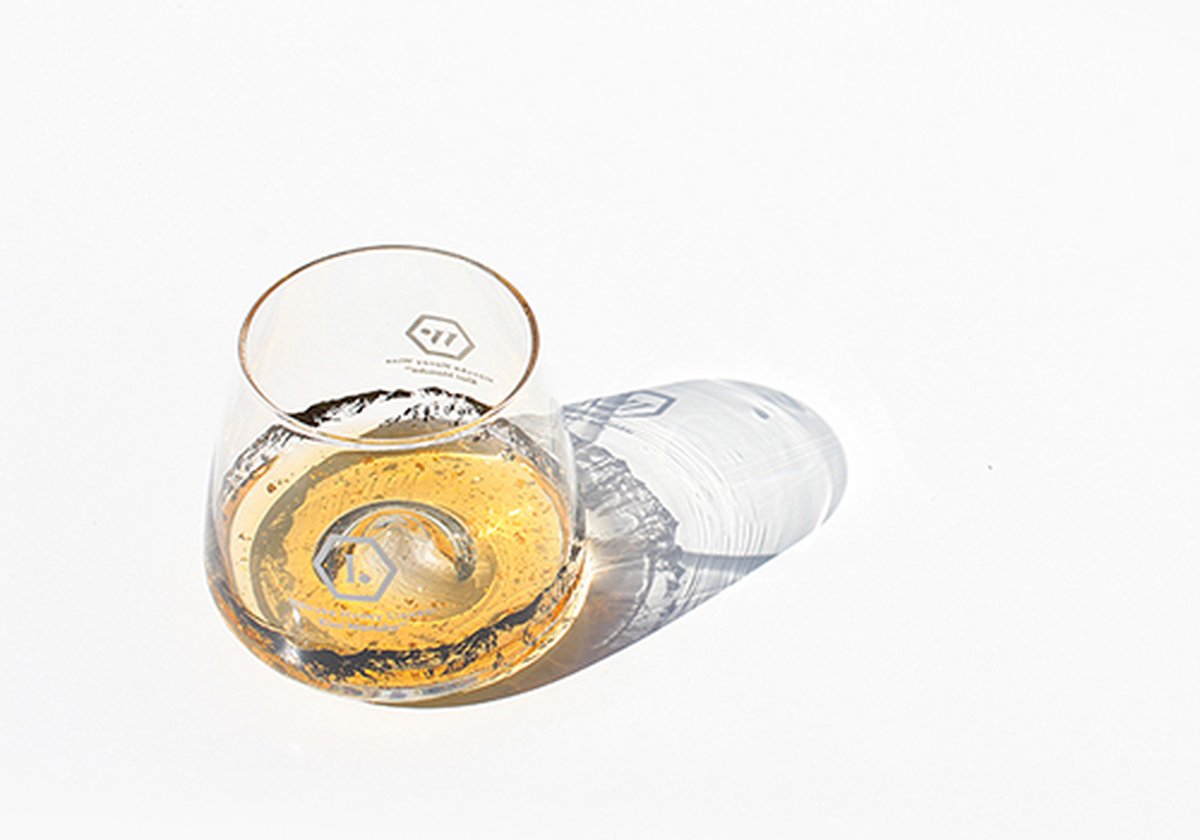 MānukaHoney蜂蜜風(fēng)味葡萄酒品牌包裝設(shè)計欣賞