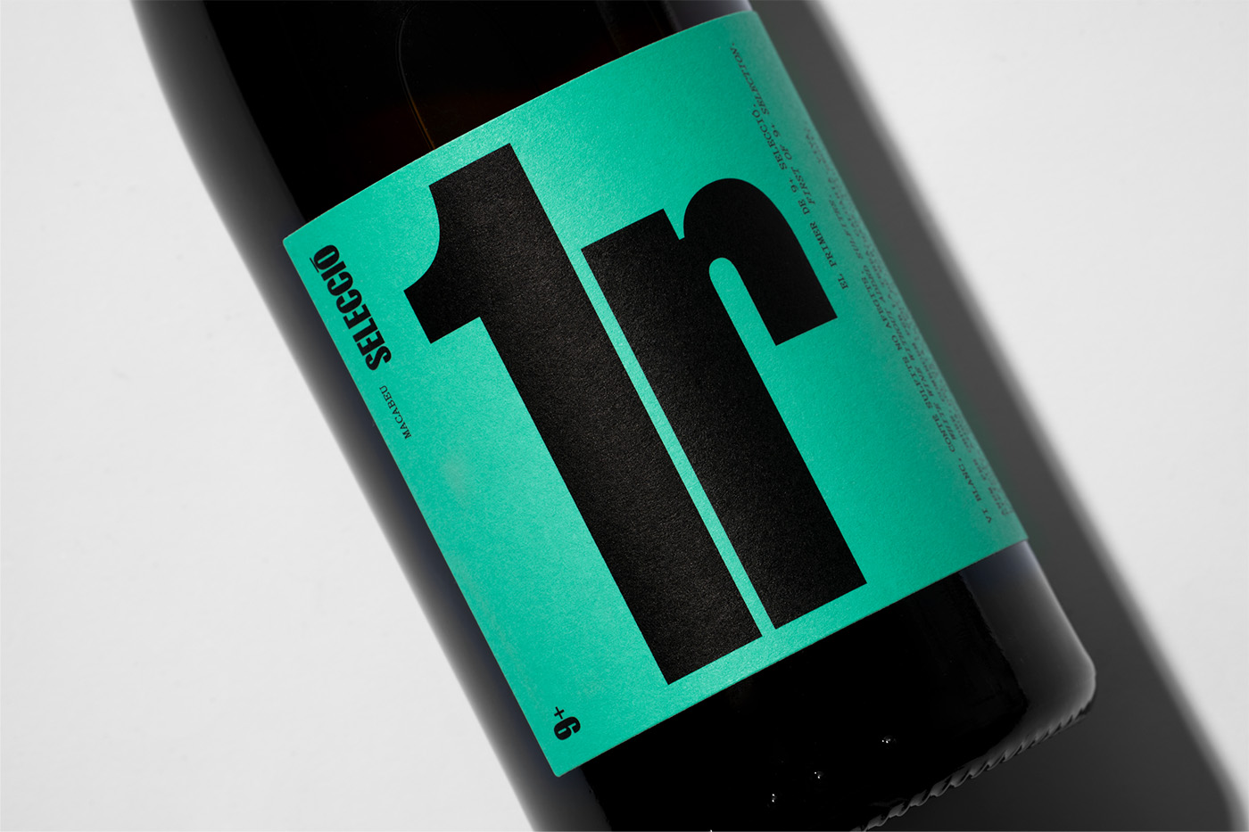 9+&ordm;葡萄酒大膽的品牌包裝顯示了品牌的與眾不同