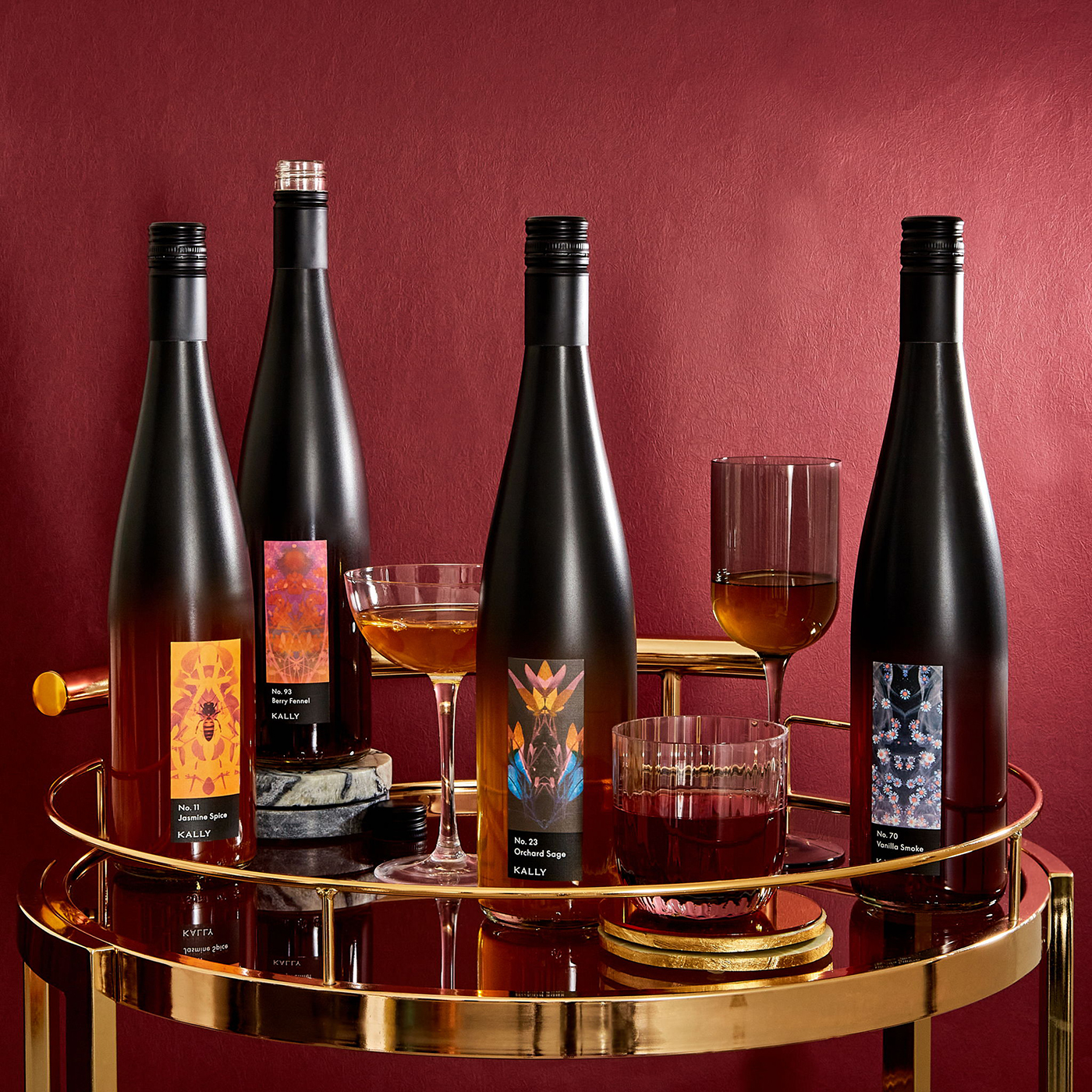 非酒精品牌 Kally 突出萬花筒的創(chuàng)新品牌包裝設計